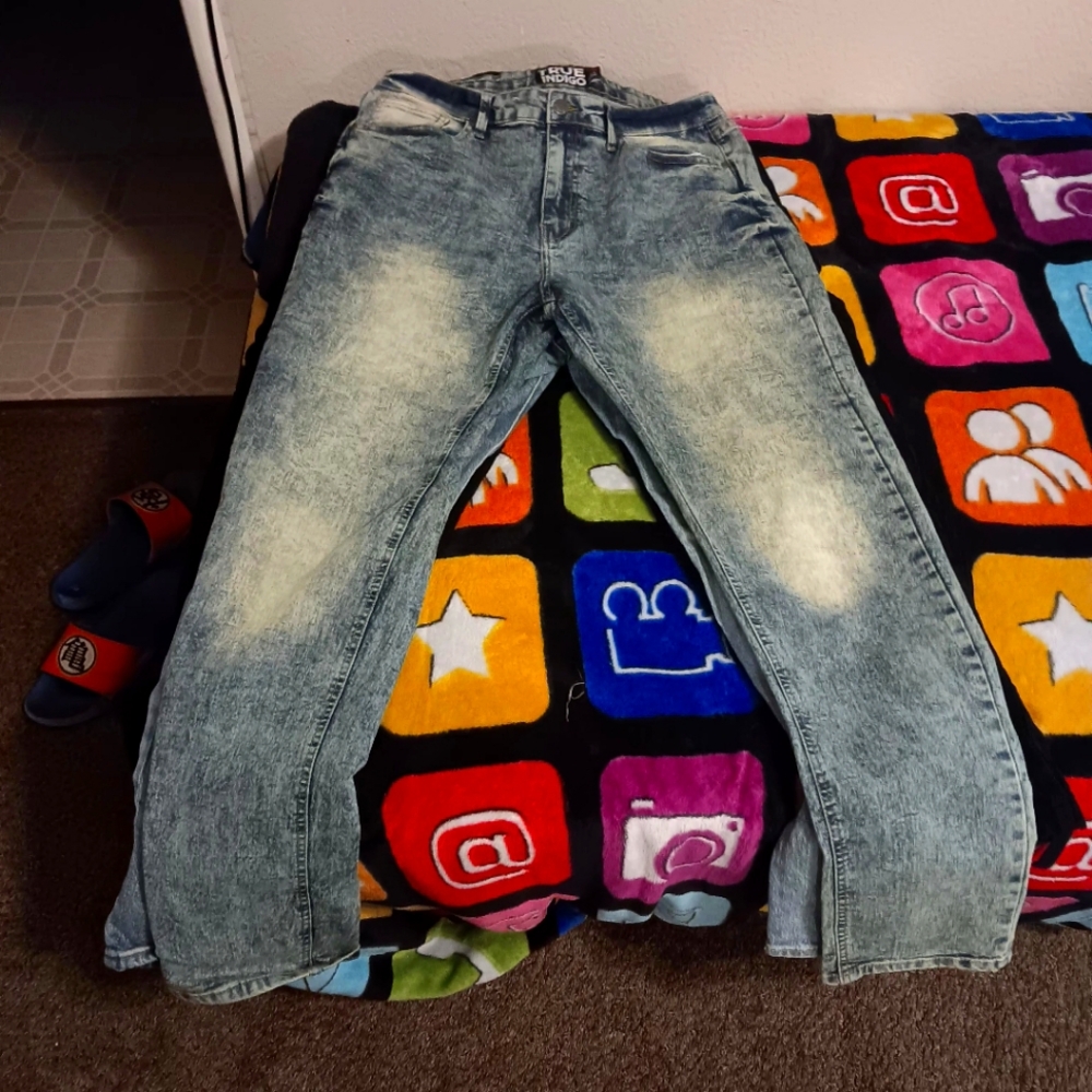 True indigo faded light blue slim fit 36x32 good condition